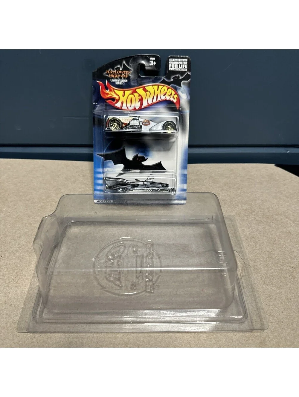 Hot Wheels Halloween Highway Screamin' Hauler & '57 Roadster 2-Car Pack w/ case